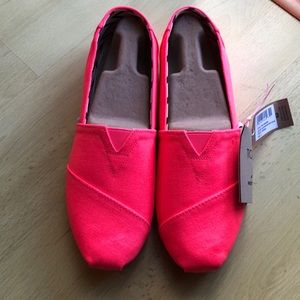 Toms - NWT NEON PINK SIZE 8 and SIZE 6.5